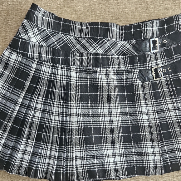 Rue21 Black and White Plaid Mini Skirt - Picture 7 of 7
